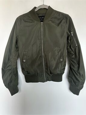 Love Tree Olive Green Cropped Bomber Jacket Size Small